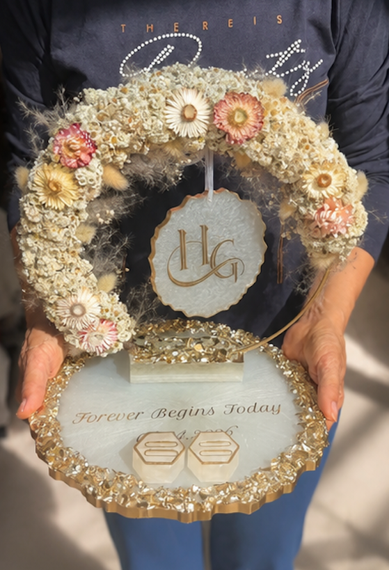 Resin Engagement Platter with Floral Wreath 10"