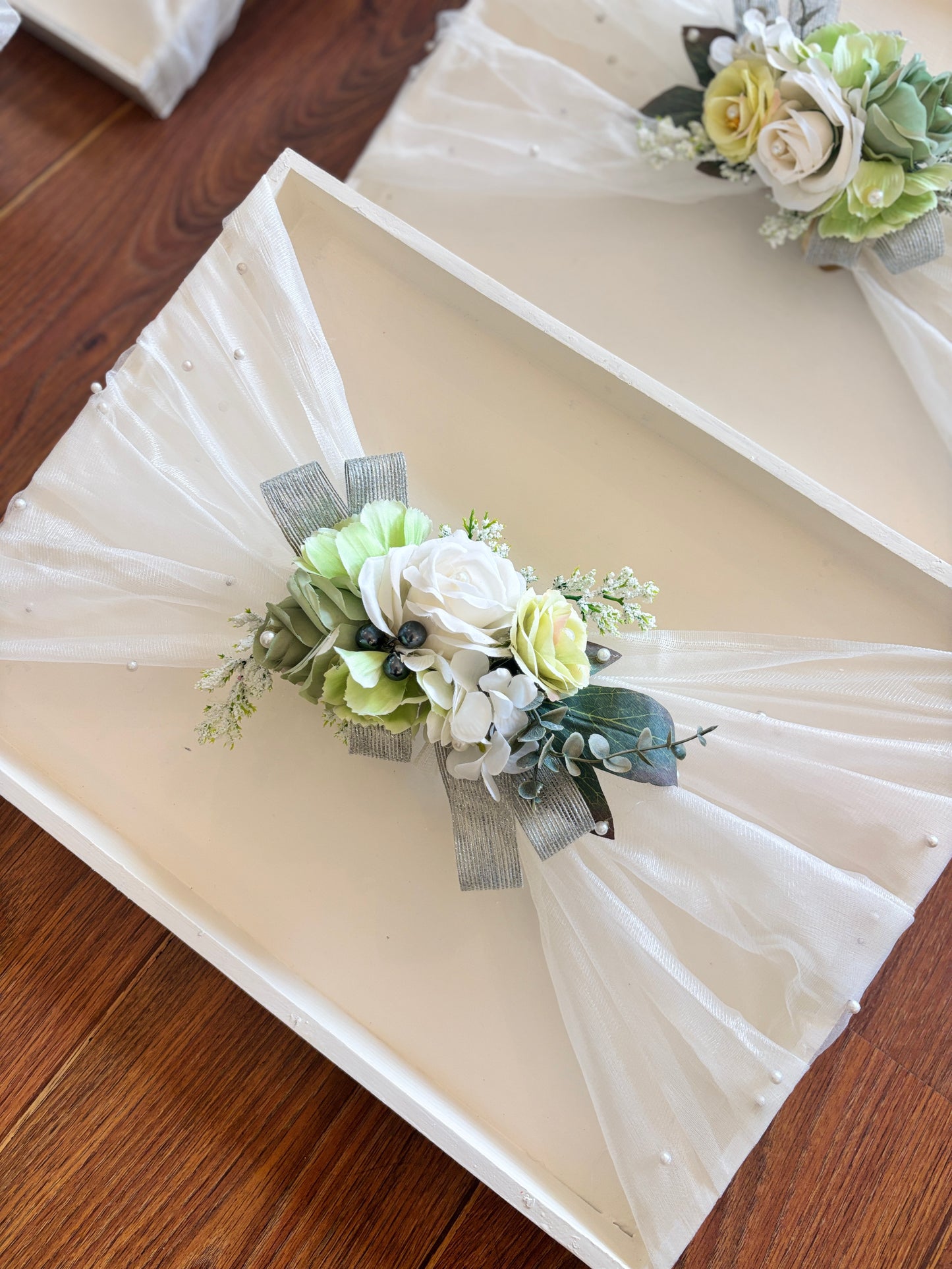 Trousseau Tray with Floral Bunch & Net